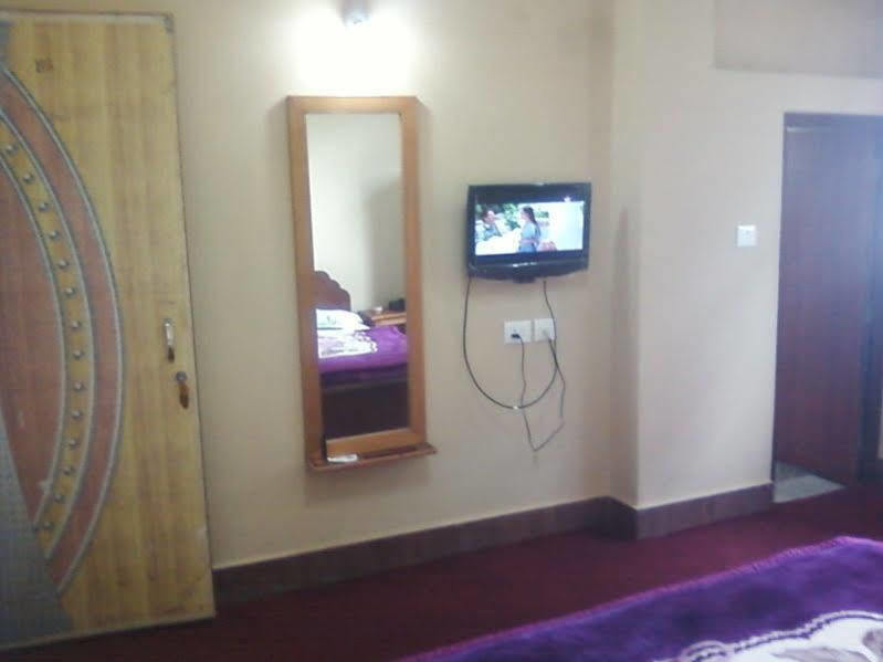 Hotel Pradhan Residency Гангток Экстерьер фото